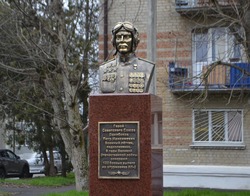 Памятник Герою Советского Союза Петру Однобокову открыли в Георгиевске