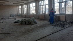 В селе Краснокумском продолжается строительство спортивного объекта