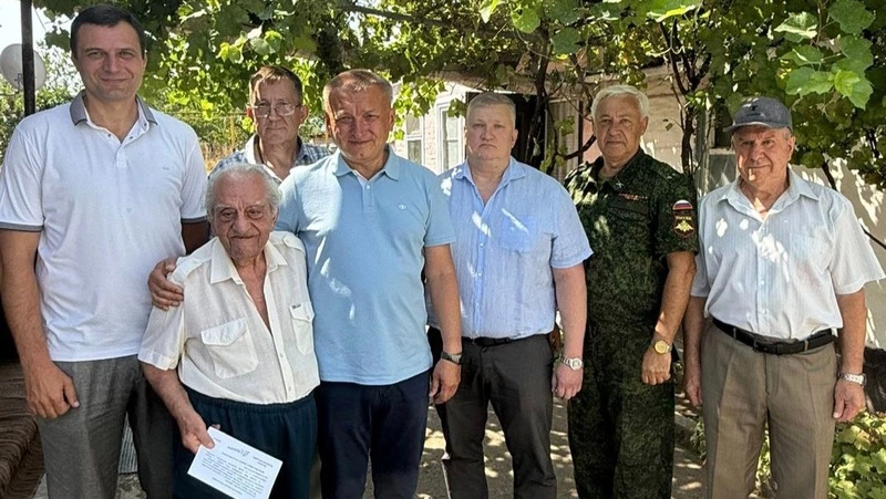 Ветерана ВОВ из Георгиевского округа поздравили с вековым юбилеем