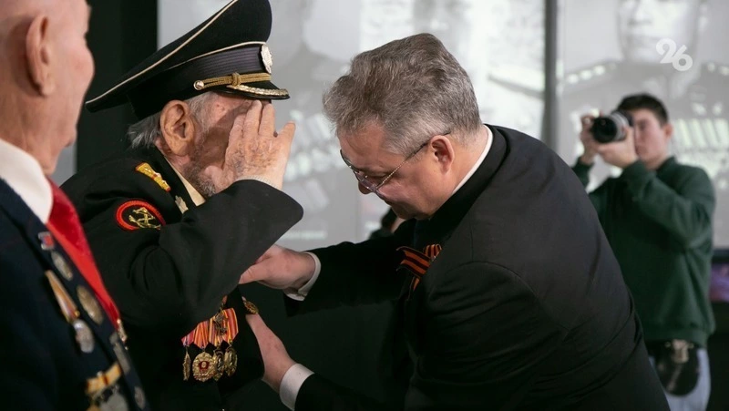 Губернатор вручил ставропольским ветеранам ВОВ медали к 80-летию Победы