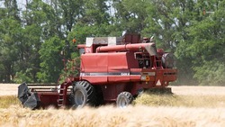 Аграрии Ставрополья заготавливают топливо для осенне-полевых работ