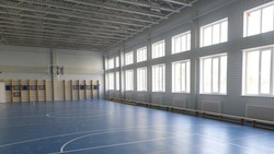 Школьный спортзал ремонтируют в посёлке Нижнезольском