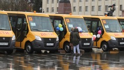 Новый автобус получила школа села Розовка 