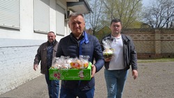 Беженцев из Донбасса поздравили с Пасхой в Георгиевском округе
