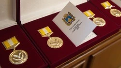 Глава Ставрополья вручил ещё 12 медалей «За сохранение семейных ценностей»
