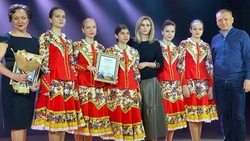 Глава Георгиевского округа поздравил с десятилетием детский хореографический коллектив