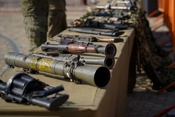 Губернатор Владимиров посетил выставку трофейной техники со спецоперации 