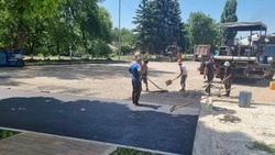 Парковку и пешеходные дорожки обустраивают у дворца культуры Георгиевска 