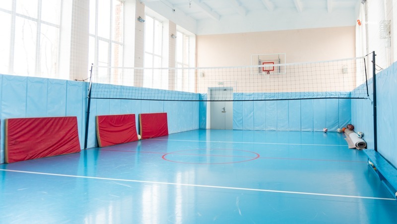 Спортзал ремонтируют в школе посёлка Нижнезольского